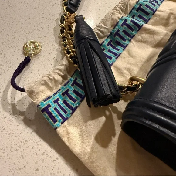 Tory Burch Fleming Quilted Shoulder Bag - Picture 2 of 12